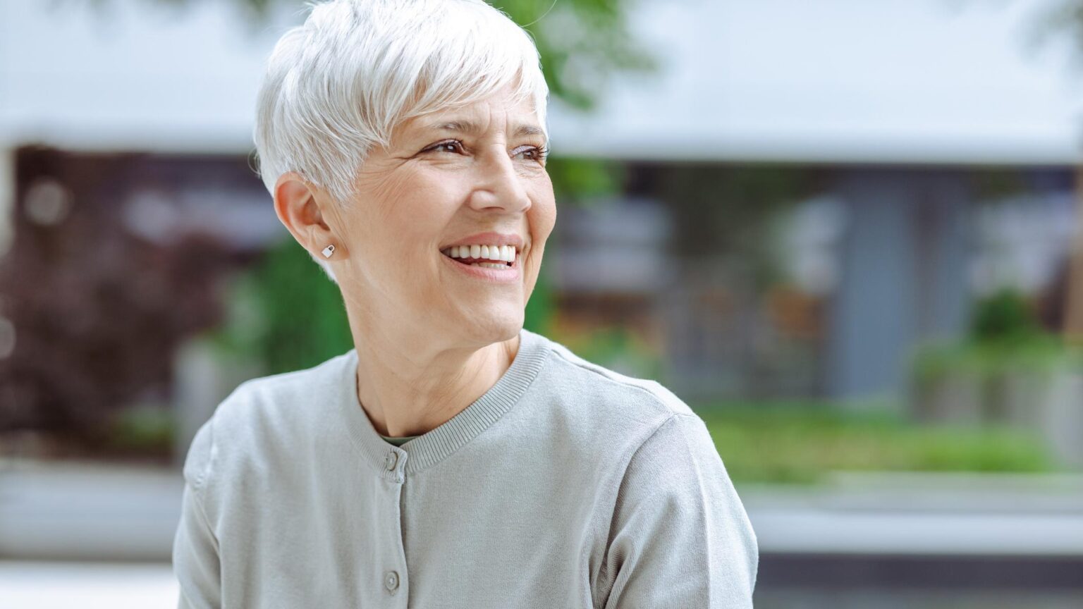 Kurzhaarfrisuren ab 60 die jünger machen – Stilvolle Haarschnitte für ein frisches Aussehen Kurzhaarfrisuren ab 60 die jünger machen